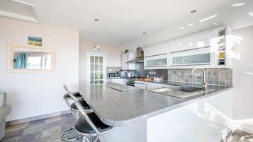 Studio | 3 bedrooms, Internet