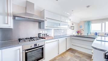 Studio | 3 bedrooms, Internet