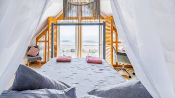 Villa | 4 bedrooms, desk, Internet