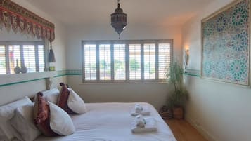 2 habitaciones, escritorio y acceso a internet