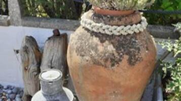 Studio | 2 bedrooms, desk, Internet