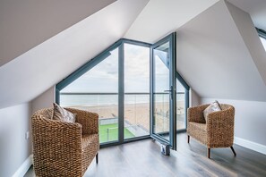 Villa | 3 bedrooms, desk, Internet