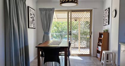 "The Gums" peaceful & private cottage close to amenities & beautiful Lake Albert