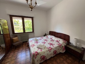 2 bedrooms, bed sheets