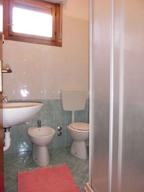 Bathroom - Holiday apartment mit Klimaanlage und Balkon (Bibione)