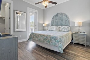 5 Schlafzimmer, Schreibtisch, Bügeleisen/Bügelbrett, Reisekinderbett