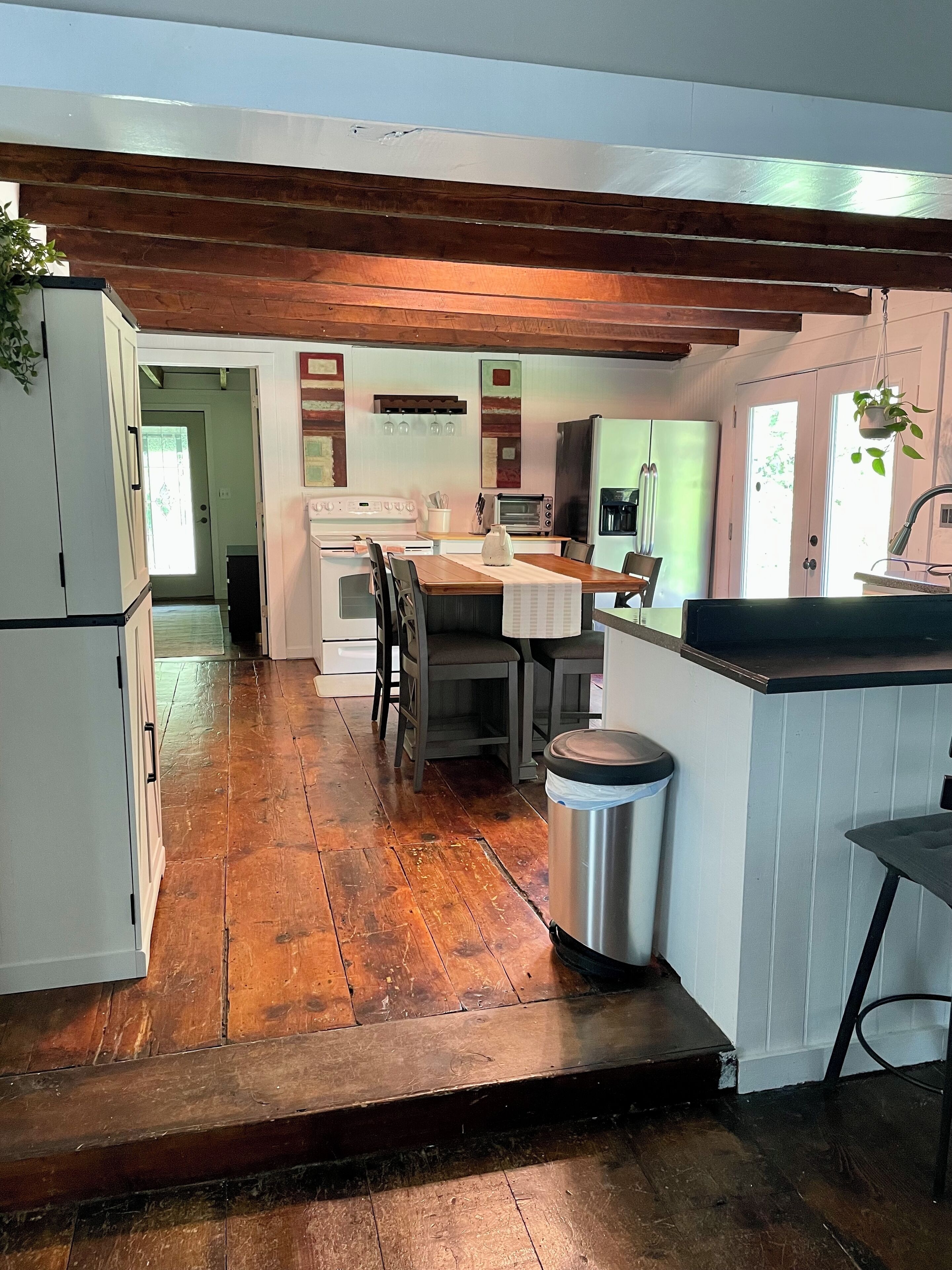 Frigorifero, microonde, piano cottura, macchina per tè/caffè