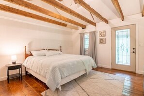 2 bedrooms, travel cot, WiFi, bed sheets