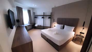 Master Suite | City View | In-room safe, desk, soundproofing, iron/ironing board