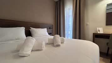 Comfort Double Room | City View | In-room safe, desk, soundproofing, iron/ironing board