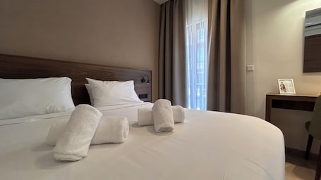 Caja de seguridad en la habitación y escritorio