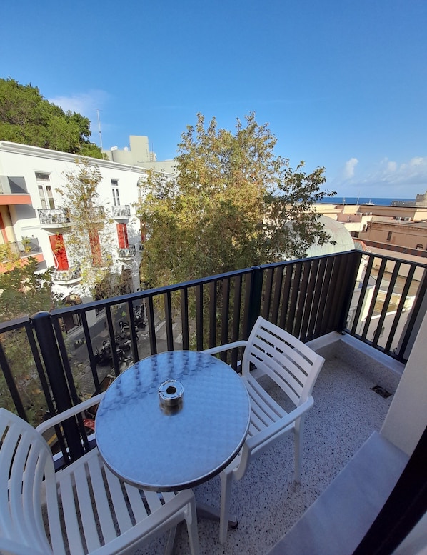 Deluxe Junior Suite | City View | Vista do quarto