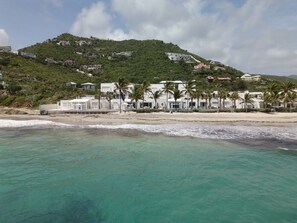 Plage, chaises longues