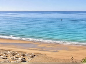 En la playa y toallas de playa