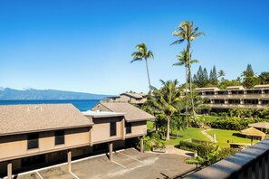 Exterior - Memories await. Remodeled! $215 a night KSE8 - Sullivan (Lahaina)