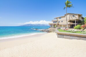 On the beach - Memories await. Remodeled! $215 a night KSE8 - Sullivan (Lahaina)