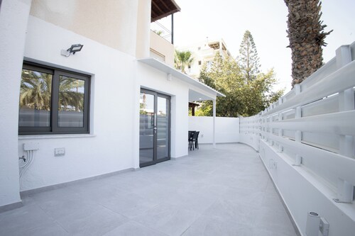 Phaedrus Living Luxury Mackenzie Flat