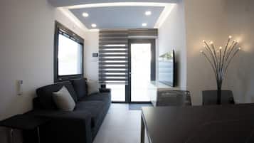 Appartamento Luxury | Area soggiorno | Smart TV 43 pollici con canali via cavo