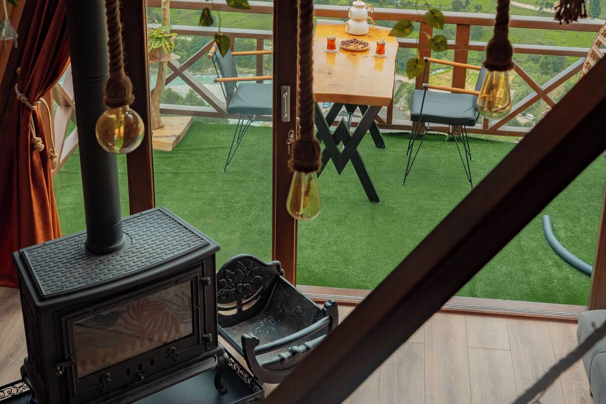 Romantisches Chalet, Raucher, Flussblick | 1 Schlafzimmer, Bettwäsche aus ägyptischer Baumwolle