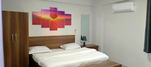 Doppelzimmer | Individuell dekoriert, individuell eingerichtet, Schreibtisch