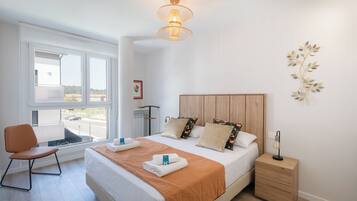 3 chambres, fer et planche à repasser, Wi-Fi, draps fournis