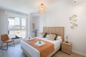 3 chambres, fer et planche à repasser, Wi-Fi, draps fournis