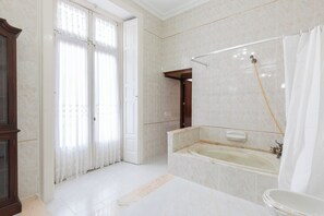 Bathtub, free toiletries, hair dryer, bidet - Jauregi - baskeyrentals (Lekeitio)