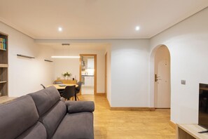 TV - Euskalduna - baskeyrentals (Zarautz)