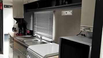 Frigorífic, microones, forn i placa de cuina