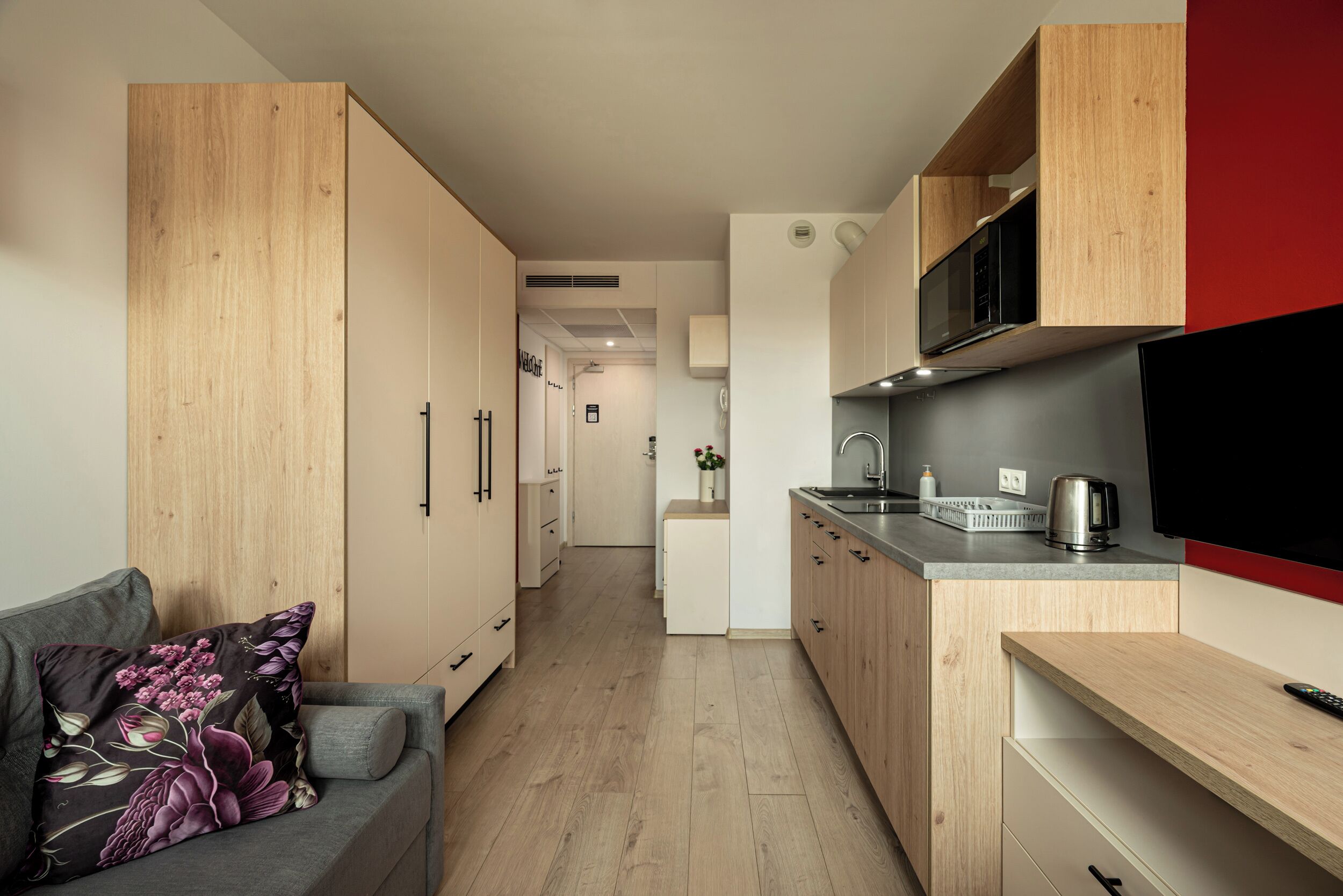 Iron/ironing board, free WiFi, bed sheets