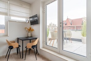Comfort Studio | Living area - RentPlanet - Apartamenty Dyrekcyjna (Wroclaw)