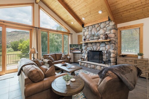 Mountain Home on 5 Acres - 10 Min to DGO - Views/Deck/Pool & Ping Pong Table