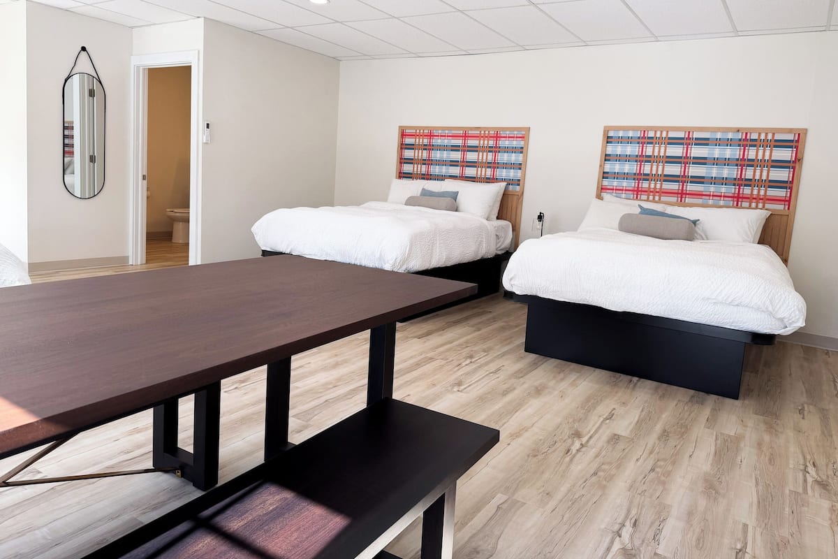 Suíte estúdio luxo, várias camas | Roupas de cama premium, edredons de pluma, camas Tempur-Pedic