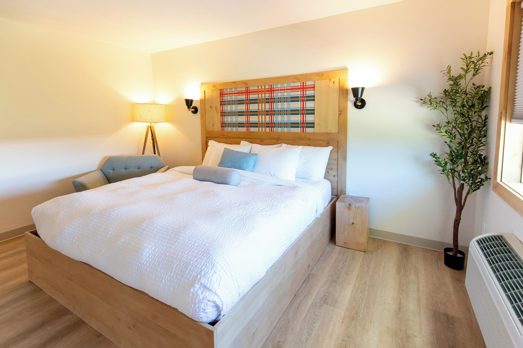 Family Cabin | Premium bedding, down duvets, Tempur-Pedic beds, free WiFi