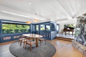 Dining - Beverly Tree House - Classic Hollywood Estate with Breathtaking Views (Los Angeles)