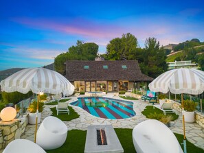 A heated pool - Beverly Tree House - Classic Hollywood Estate with Breathtaking Views (Los Angeles)