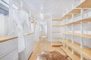 Interior - Beverly Tree House - Classic Hollywood Estate with Breathtaking Views (Los Angeles)