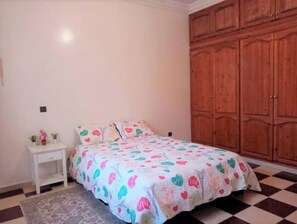 2 bedrooms, bed sheets