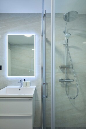 Apartment (2 Bedrooms) | Bathroom
