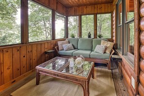 Smart-TV, Kamin, Videospiele, DVD-Player