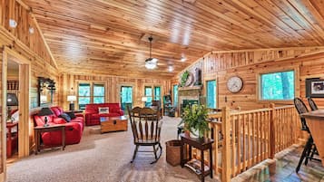 Smart TV, chimenea, videojuegos y reproductor de DVD