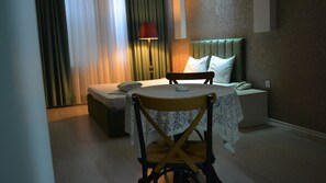 Deluxe Double or Twin Room | Premium bedding, in-room safe, desk, soundproofing - Perron Hotel (Baku)