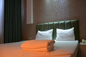 Deluxe Double or Twin Room | Premium bedding, in-room safe, desk, soundproofing - Perron Hotel (Baku)