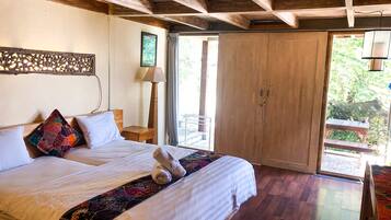 Habitación doble, vistas al jardín | Ropa de cama de alta calidad y escritorio