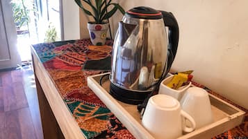 Kopi dan/atau alat penyeduh kopi