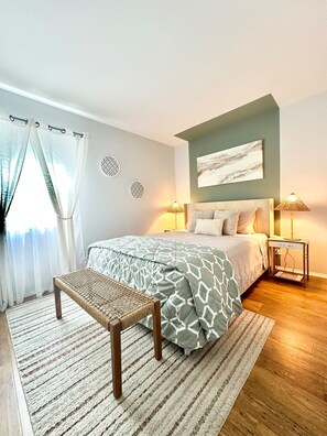 4 bedrooms, desk, iron/ironing board, travel crib