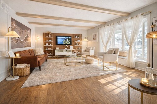 4-Bedroom Family Retreat • Near Convention Center • King Beds