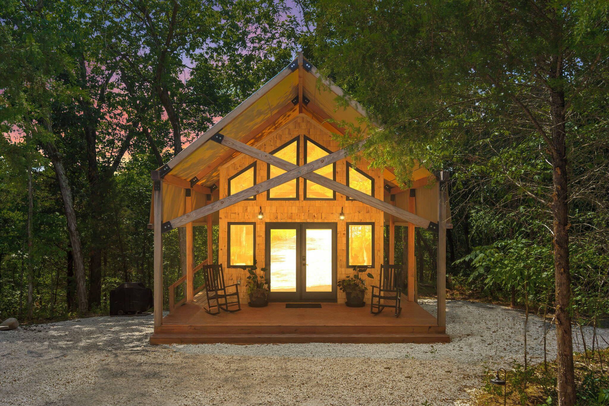 Glamping in the Ozarks! Romantic Getaway 10 Minutes from Downtown Branson