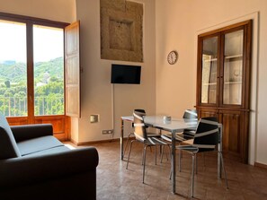 TV - Apartment with Sea View (TROPEA)