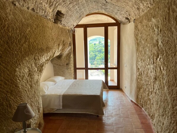 2 bedrooms, internet, bed sheets - Apartment with Sea View (TROPEA)